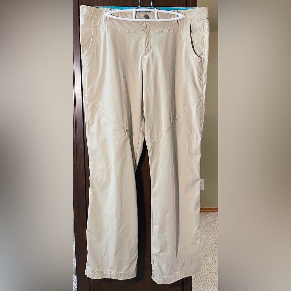 Travex XL travel pant in beige. Sz 14 Good for safaris